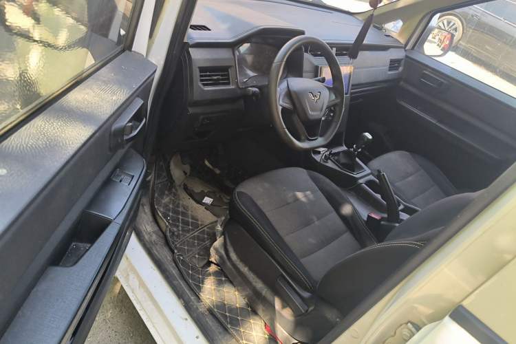 Used Wuling Hongguang PLUS 2021 Commercial Version 1.5T Manual Standard Edition 7-Seater Driver Seat