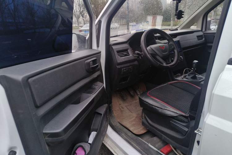 Used Wuling Hongguang PLUS 2021 Commercial Version 1.5T Manual Standard Edition 7-Seater Driver Seat