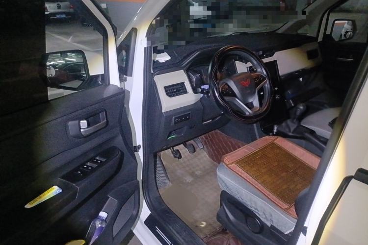 Used Wuling Hongguang PLUS 2021 Commercial Version 1.5L Manual Standard Edition 7-Seater Driver Seat
