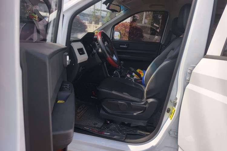 Used Wuling Hongguang PLUS 2021 Commercial Version 1.5L Manual Standard Edition 7-Seater Driver Seat