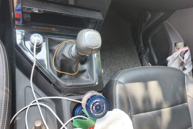 Used Wuling Hongguang PLUS 2021 Commercial Version 1.5L Manual Standard Edition 7-Seater Gear Lever