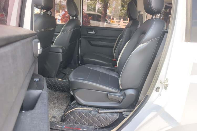 Used Wuling Hongguang PLUS 2021 Commercial Version 1.5L Manual Standard Edition 7-Seater Left Rear Seat