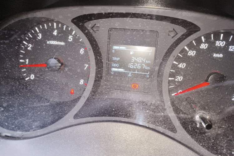 Used Wuling Hongguang PLUS 2021 Commercial Version 1.5T Manual Standard Edition 7-Seater Odometer Close Up