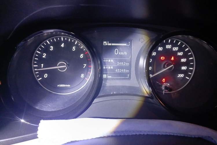 Used Wuling Hongguang PLUS 2021 Commercial Version 1.5L Manual Standard Edition 7-Seater Odometer Close Up