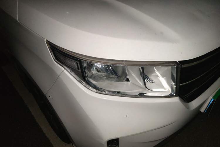 Used Wuling Hongguang PLUS 2021 Commercial Version 1.5L Manual Standard Edition 7-Seater Right Front Headlight