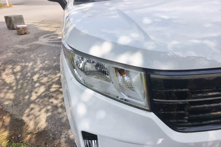 Used Wuling Hongguang PLUS 2021 Commercial Version 1.5L Manual Standard Edition 7-Seater Right Front Headlight