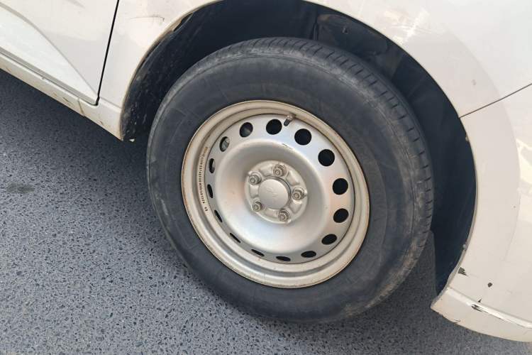 Used Wuling Hongguang PLUS 2021 Commercial Version 1.5T Manual Standard Edition 7-Seater Right Front Wheel Hub