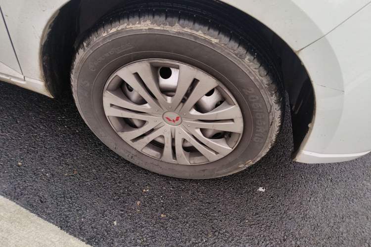 Used Wuling Hongguang PLUS 2021 Commercial Version 1.5T Manual Standard Edition 7-Seater Right Front Wheel Hub
