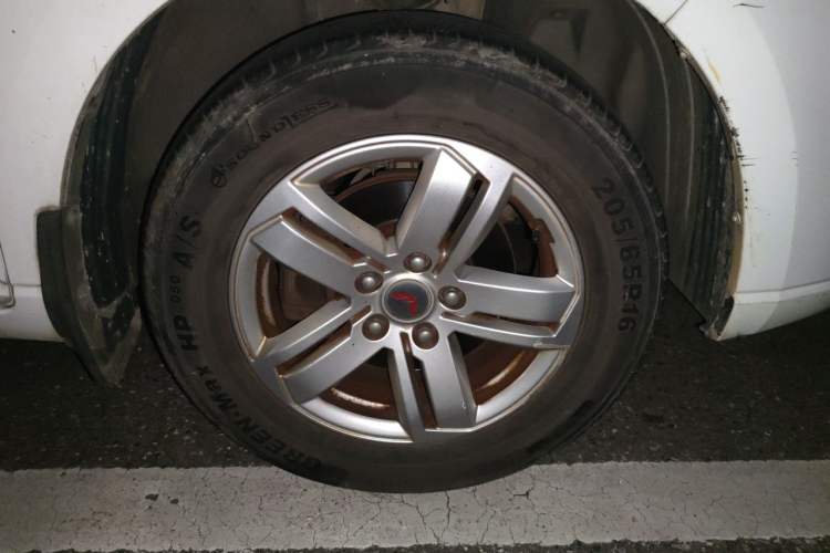 Used Wuling Hongguang PLUS 2021 Commercial Version 1.5L Manual Standard Edition 7-Seater Right Front Wheel Hub