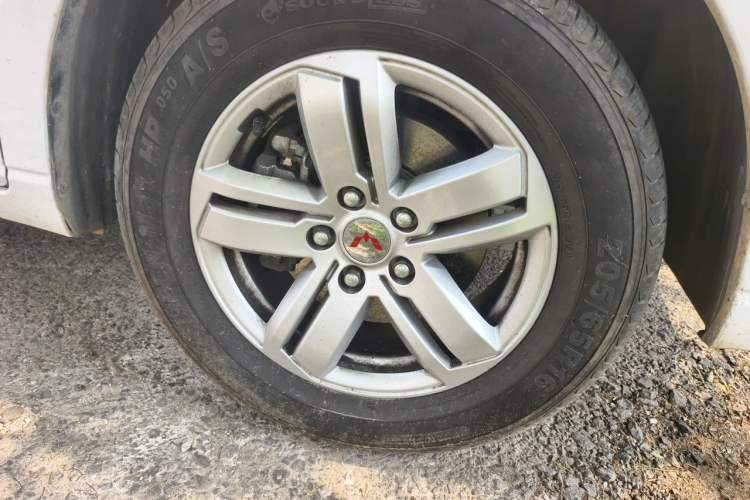 Used Wuling Hongguang PLUS 2021 Commercial Version 1.5L Manual Standard Edition 7-Seater Right Front Wheel Hub
