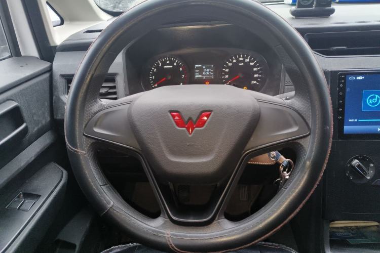 Used Wuling Hongguang PLUS 2021 Commercial Version 1.5T Manual Standard Edition 7-Seater Steering Wheel