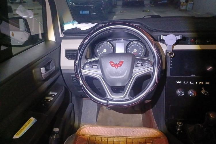 Used Wuling Hongguang PLUS 2021 Commercial Version 1.5L Manual Standard Edition 7-Seater Steering Wheel