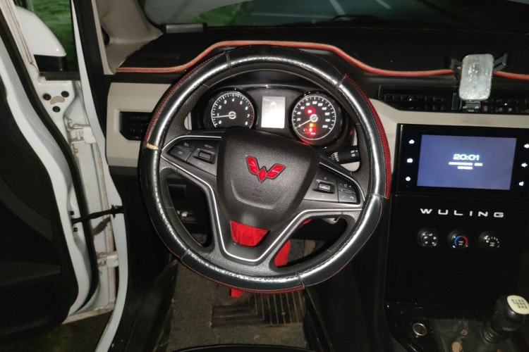 Used Wuling Hongguang PLUS 2021 Commercial Version 1.5L Manual Standard Edition 7-Seater Steering Wheel