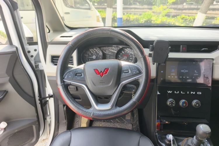 Used Wuling Hongguang PLUS 2021 Commercial Version 1.5L Manual Standard Edition 7-Seater Steering Wheel