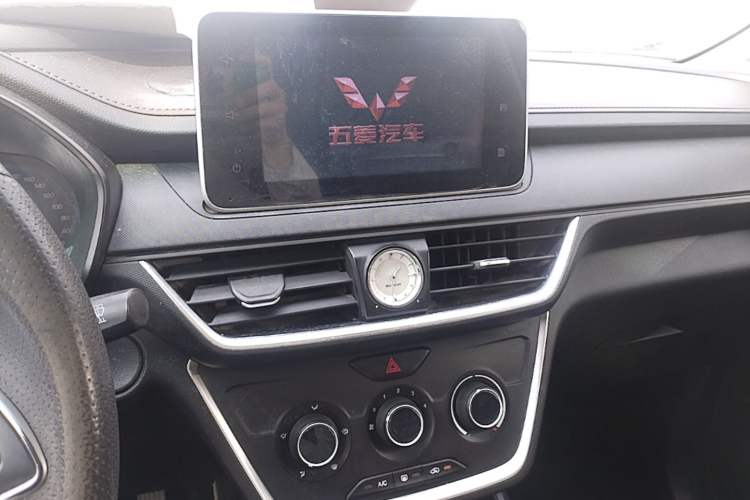 Used Wuling Hongguang S3 2018 1.5L Manual Comfort Model China V Standard Audio And AC Panel