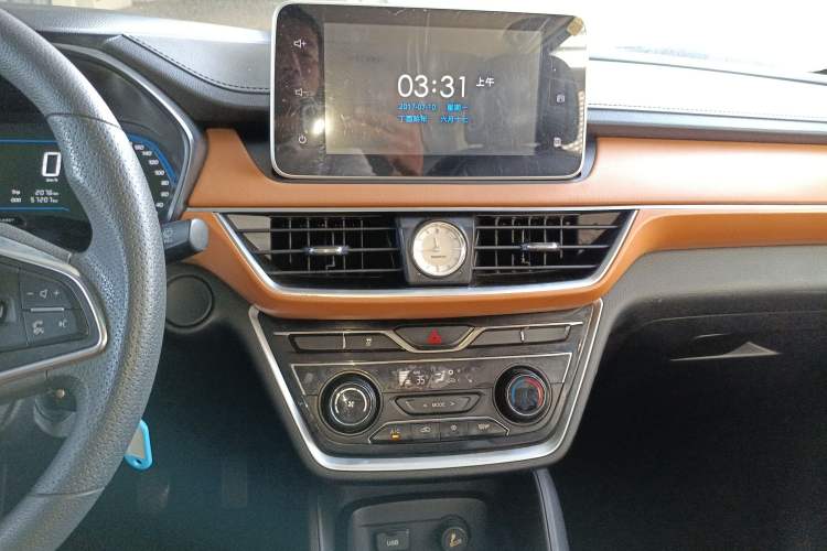 Used Wuling Hongguang S3 2018 1.5T Manual Luxury Model China V Standard Audio And AC Panel