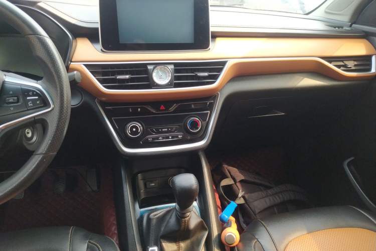 Used Wuling Hongguang S3 2018 1.5L Manual Luxury Model China V Standard Audio And AC Panel