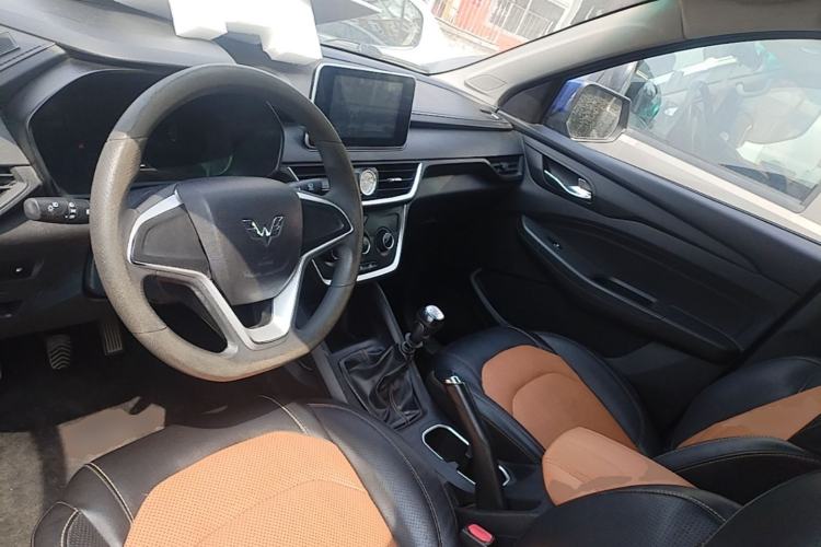 Used Wuling Hongguang S3 2018 1.5L Manual Comfort Model China V Standard Center Console