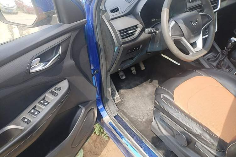 Used Wuling Hongguang S3 2018 1.5L Manual Comfort Model China V Standard Driver Seat