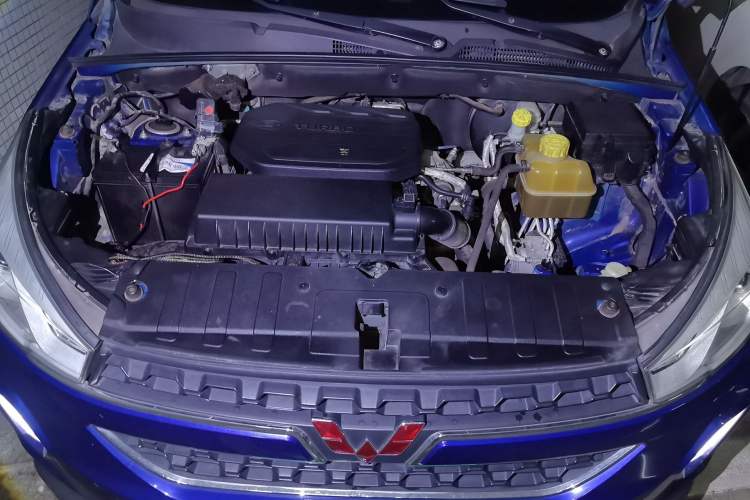 Used Wuling Hongguang S3 2018 1.5T Manual Luxury Model China V Standard Engine Bay
