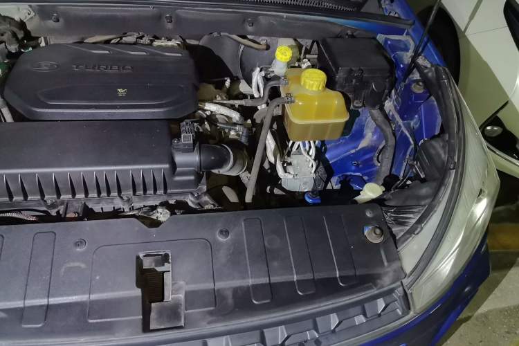 Used Wuling Hongguang S3 2018 1.5T Manual Luxury Model China V Standard Engine Bay Left