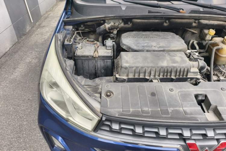 Used Wuling Hongguang S3 2018 1.5T Manual Luxury Model China V Standard Engine Bay Right