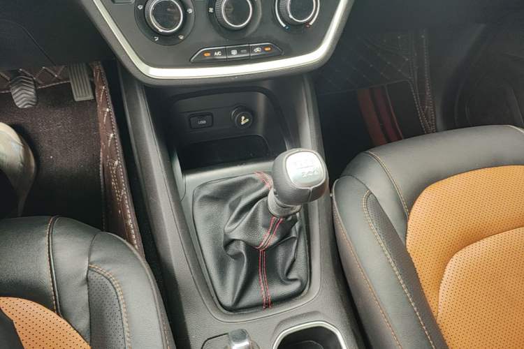 Used Wuling Hongguang S3 2018 1.5L Manual Comfort Model China V Standard Gear Lever