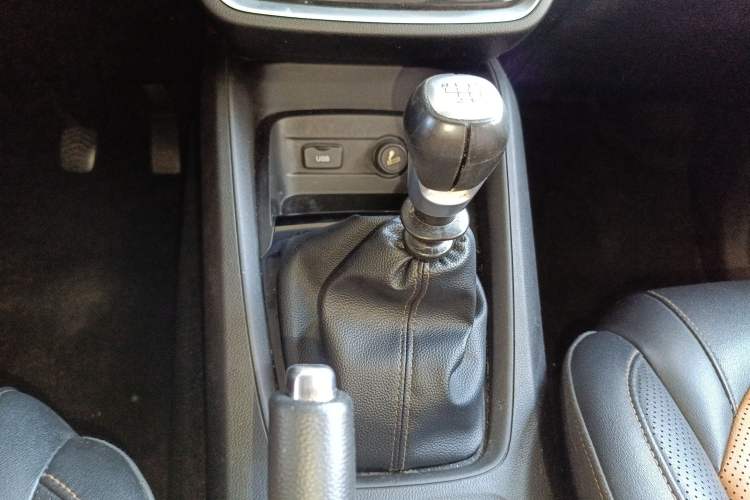 Used Wuling Hongguang S3 2018 1.5T Manual Luxury Model China V Standard Gear Lever