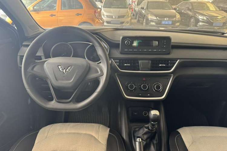 Used Wuling Hongguang S3 2018 1.5L Manual Standard Version China V Standard Interior 1