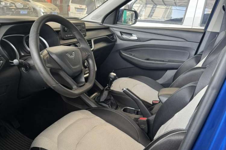 Used Wuling Hongguang S3 2018 1.5L Manual Standard Version China V Standard Interior 2