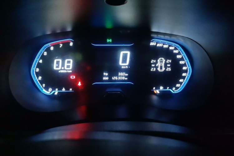 Used Wuling Hongguang S3 2018 1.5T Manual Luxury Model China V Standard Odometer Close Up