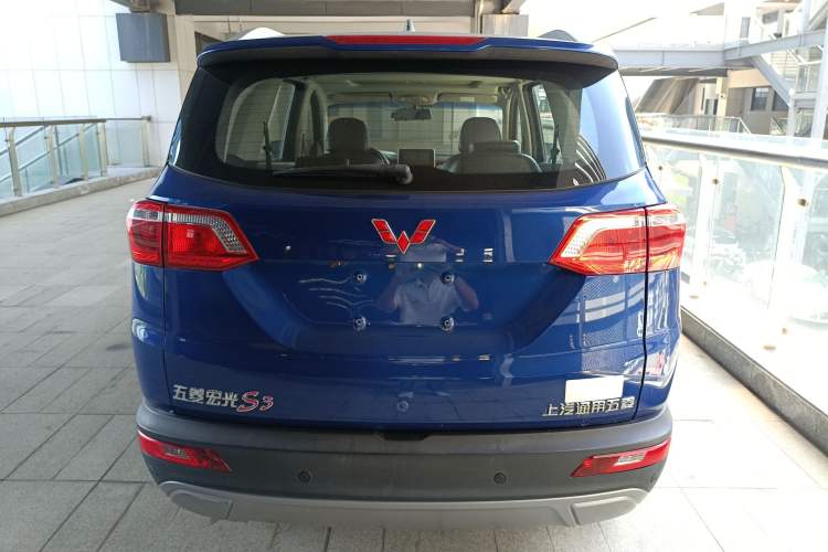 Used Wuling Hongguang S3 2018 1.5T Manual Luxury Model China V Standard Rear