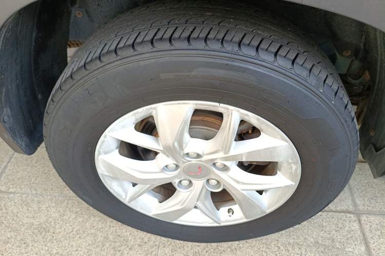 Used Wuling Hongguang S3 2018 1.5T Manual Luxury Model China V Standard Right Rear Wheel Hub