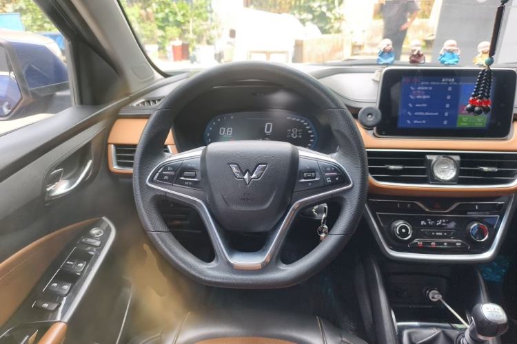 Used Wuling Hongguang S3 2018 1.5T Manual Luxury Model China V Standard Steering Wheel