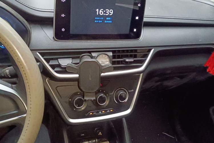 Used Wuling Hongguang S3 2018 1.5T Manual Comfort Model China V Standard Audio And AC Panel