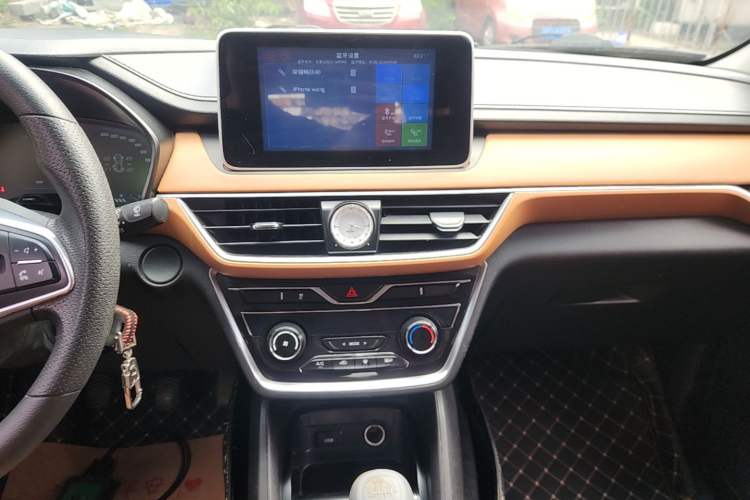 Used Wuling Hongguang S3 2018 1.5L Manual Luxury Model China V Standard Audio And AC Panel