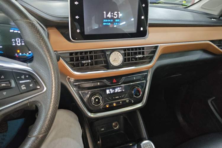 Used Wuling Hongguang S3 2018 1.5L Manual Luxury Model China V Standard Audio And AC Panel