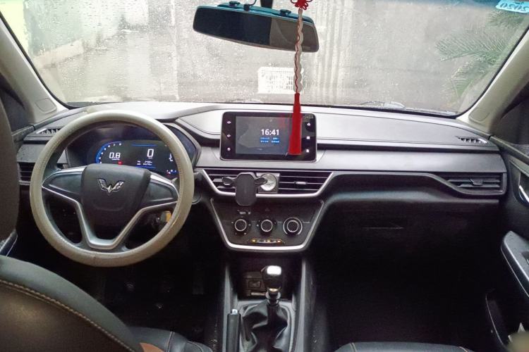 Used Wuling Hongguang S3 2018 1.5T Manual Comfort Model China V Standard Center Console