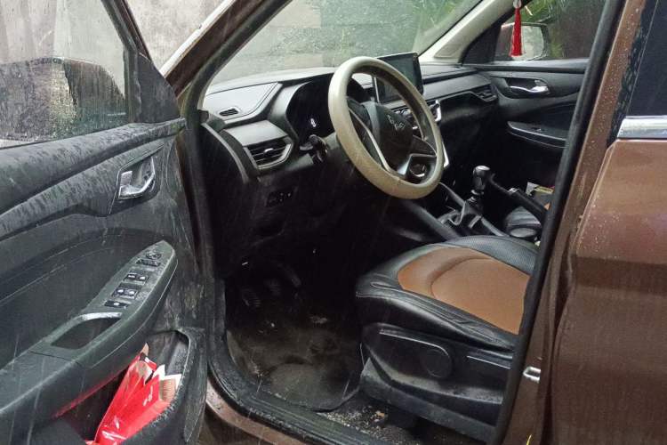 Used Wuling Hongguang S3 2018 1.5T Manual Comfort Model China V Standard Driver Seat