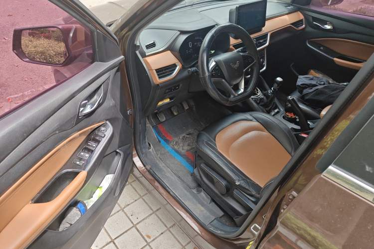 Used Wuling Hongguang S3 2018 1.5L Manual Luxury Model China V Standard Driver Seat