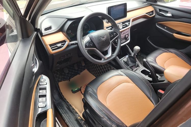 Used Wuling Hongguang S3 2018 1.5L Manual Luxury Model China V Standard Driver Seat