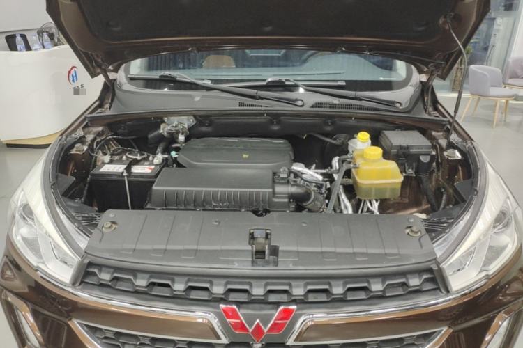 Used Wuling Hongguang S3 2018 1.5T Manual Luxury Model China V Standard Engine Bay