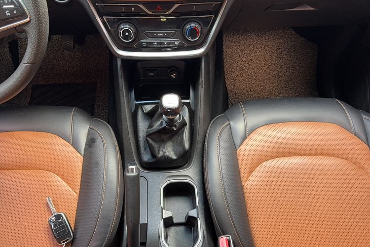 Used Wuling Hongguang S3 2018 1.5T Manual Luxury Model China V Standard Gear Lever