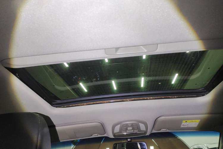 Used Wuling Hongguang S3 2018 1.5T Manual Luxury Model China V Standard Headliner
