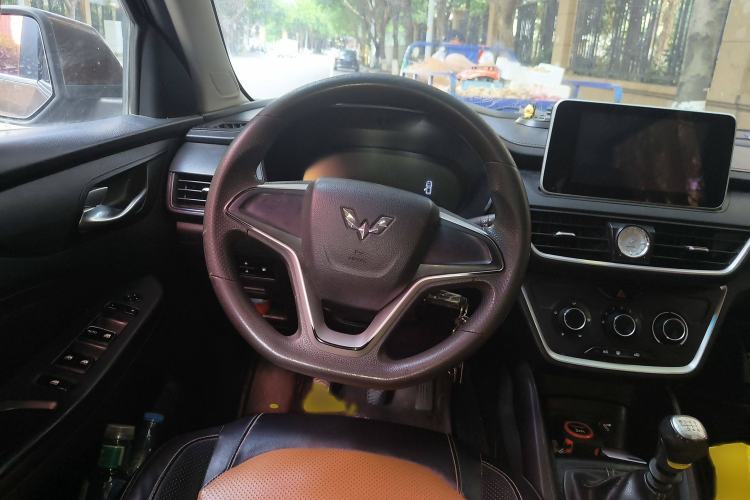 Used Wuling Hongguang S3 2018 1.5L Manual Comfort Model China V Standard Steering Wheel
