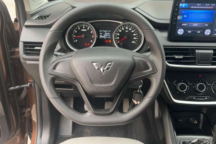 Used Wuling Hongguang S3 2018 1.5L Manual Standard Version China V Standard Steering Wheel