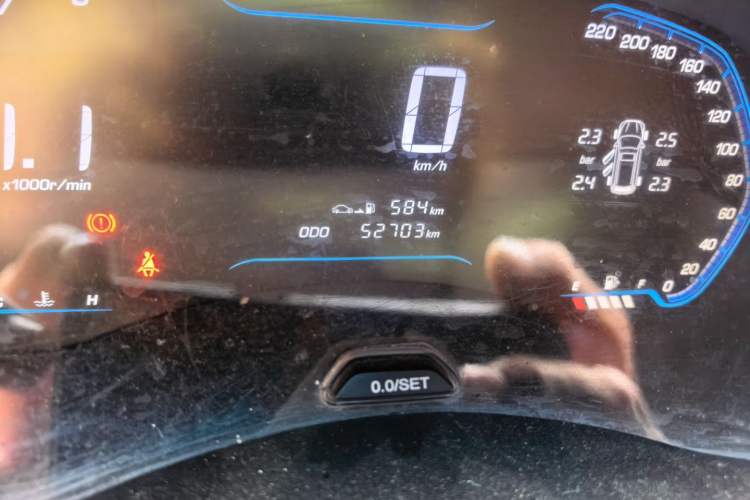 Used Wuling Hongguang S3 2018 1.5L Manual Luxury Model China V Standard Odometer Close Up