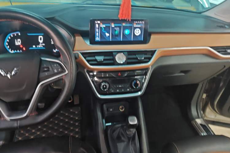 Used Wuling Hongguang S3 2018 1.5L Manual Luxury Model China V Standard Audio And AC Panel