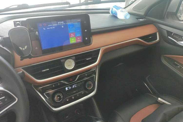 Used Wuling Hongguang S3 2018 1.5L Manual Luxury Model China V Standard Audio And AC Panel
