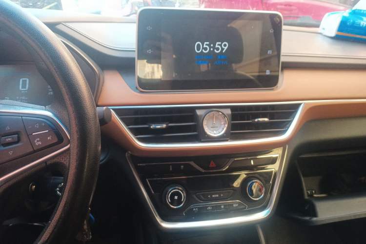 Used Wuling Hongguang S3 2018 1.5T Manual Luxury Model China V Standard Audio And AC Panel